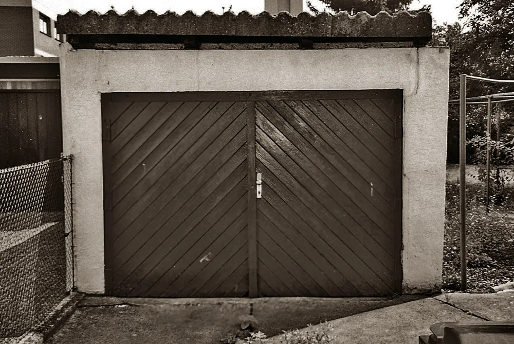 Altes Bild einer Garage.